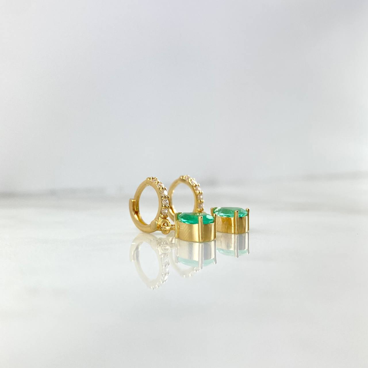 Candongas Gotas Colgantes 3.5gr / 2.2cm / Esmeraldas 1.54Qts Circones Blancos Oro Amarillo (Joya) ©