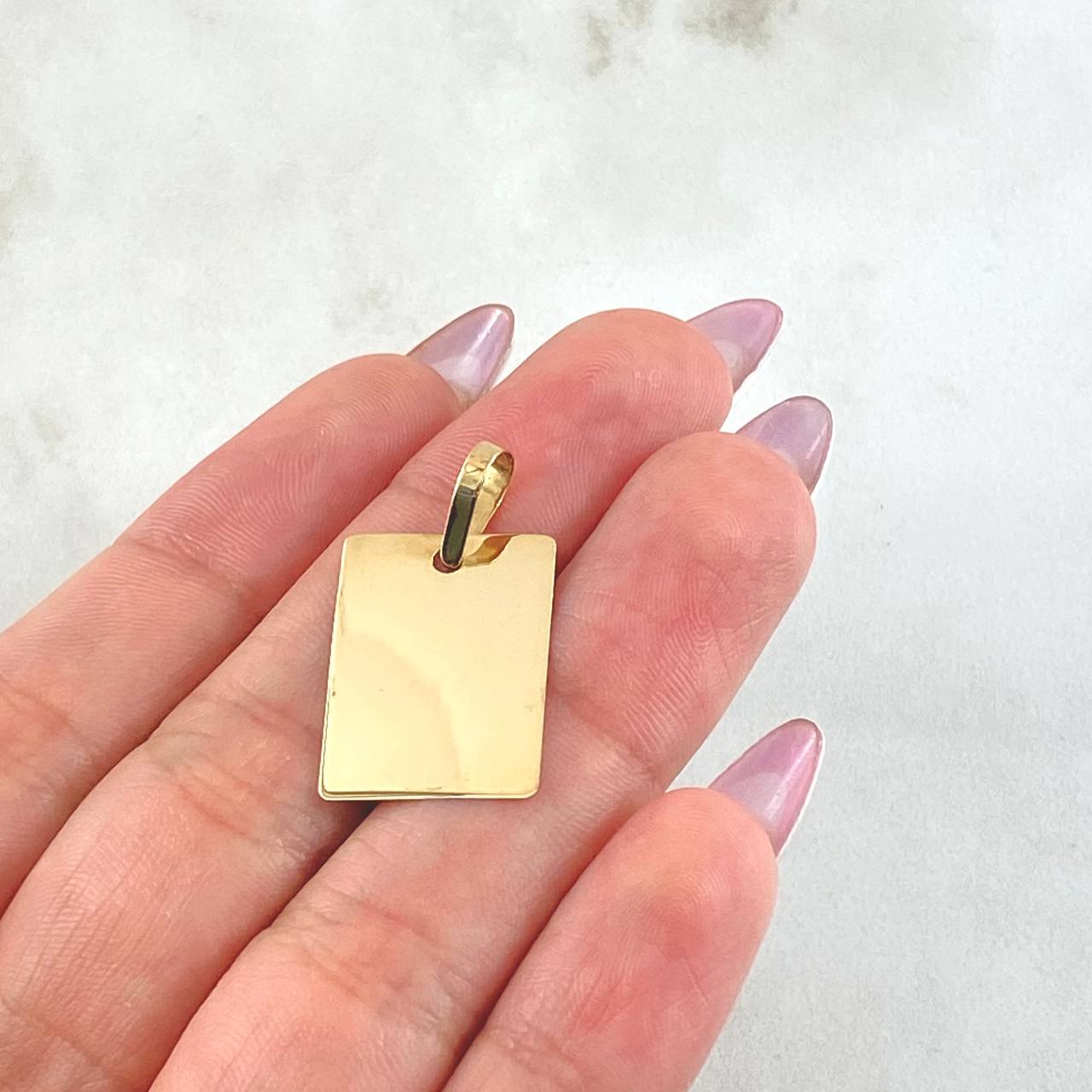 Dije Placa Rectangular 1gr / 2.8cm / Oro Amarillo 18K ©