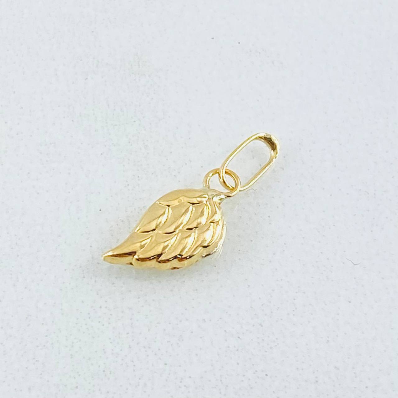 Dije Ala 0.25gr / 1.5cm / Oro Amarillo 18K ©