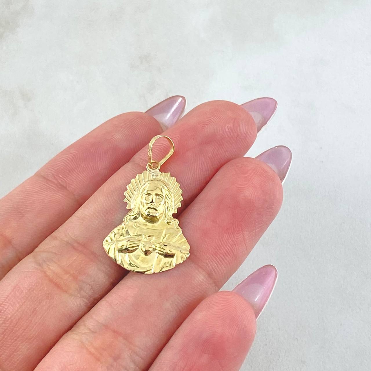 Dije Relieve Corazón de Jesús 0.9gr / 2.7cm / Oro Amarillo 18K