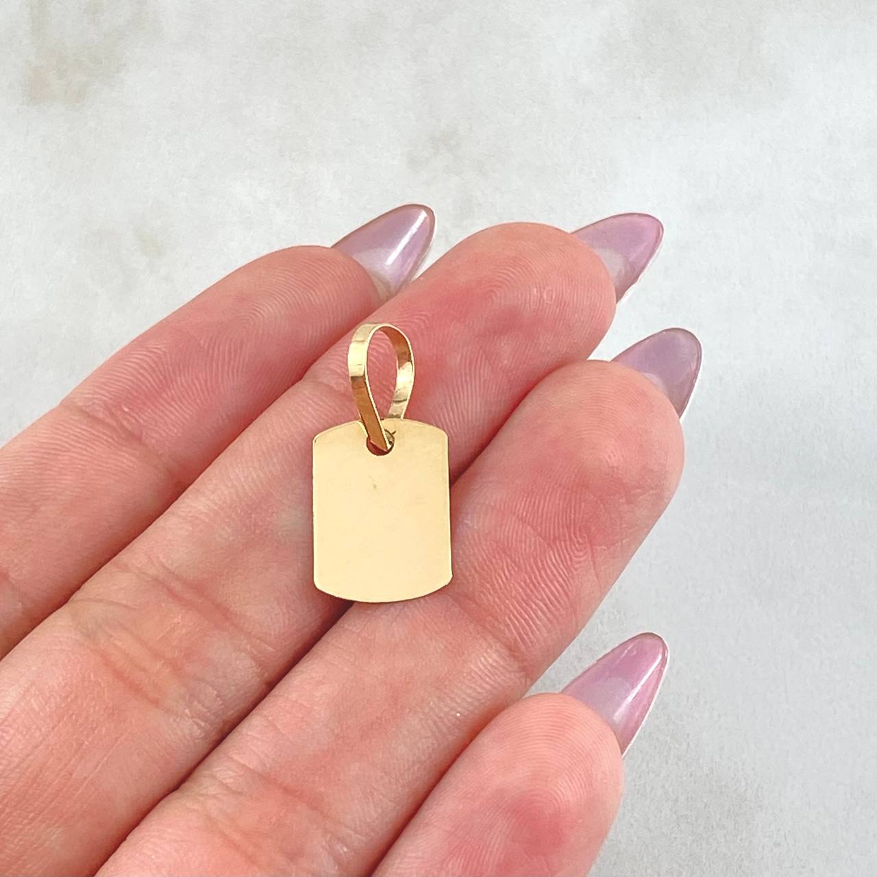 Dije Placa Rectangular Ovalada 0.6gr / 2cm / Oro Amarillo 18K ©
