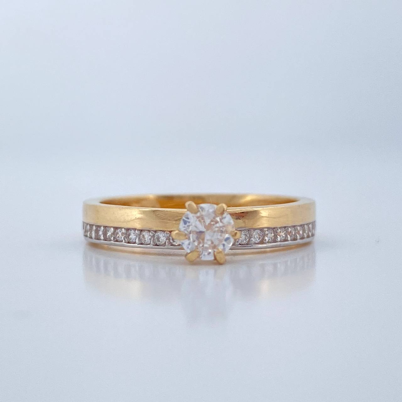 Anillo Solitario Churumbela 2.35gr / T6 / Dos Oros Amarillo Blanco 18K %