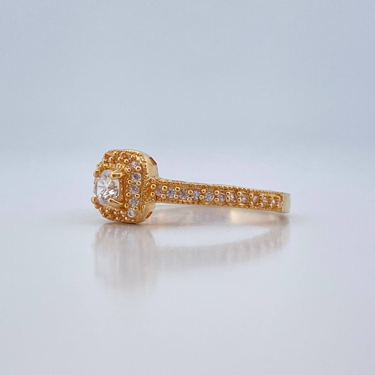 Anillo Halo Cuadrado 2.4gr / T6 1/4 / Oro Amarillo 18K %