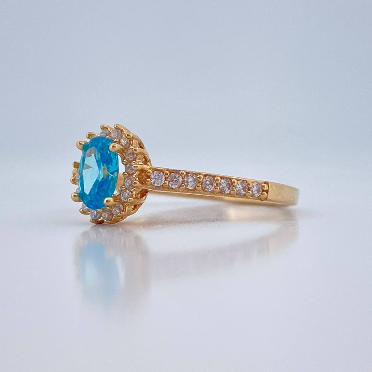 Anillo Halo Ovalado 2.15gr / T7 1/4 / Oro Amarillo 18K %