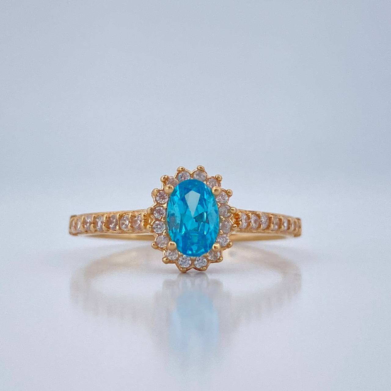 Anillo Halo Ovalado 2.15gr / T7 1/4 / Oro Amarillo 18K %