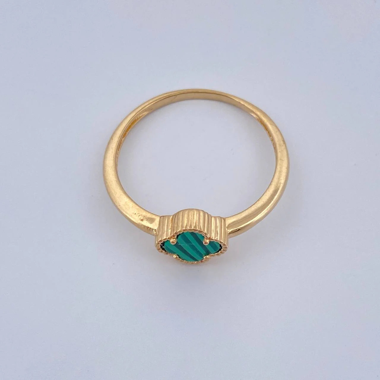 Anillo Trebol Malaquita Verde 1.2 g / T8 1/2 Oro Amarillo 18K