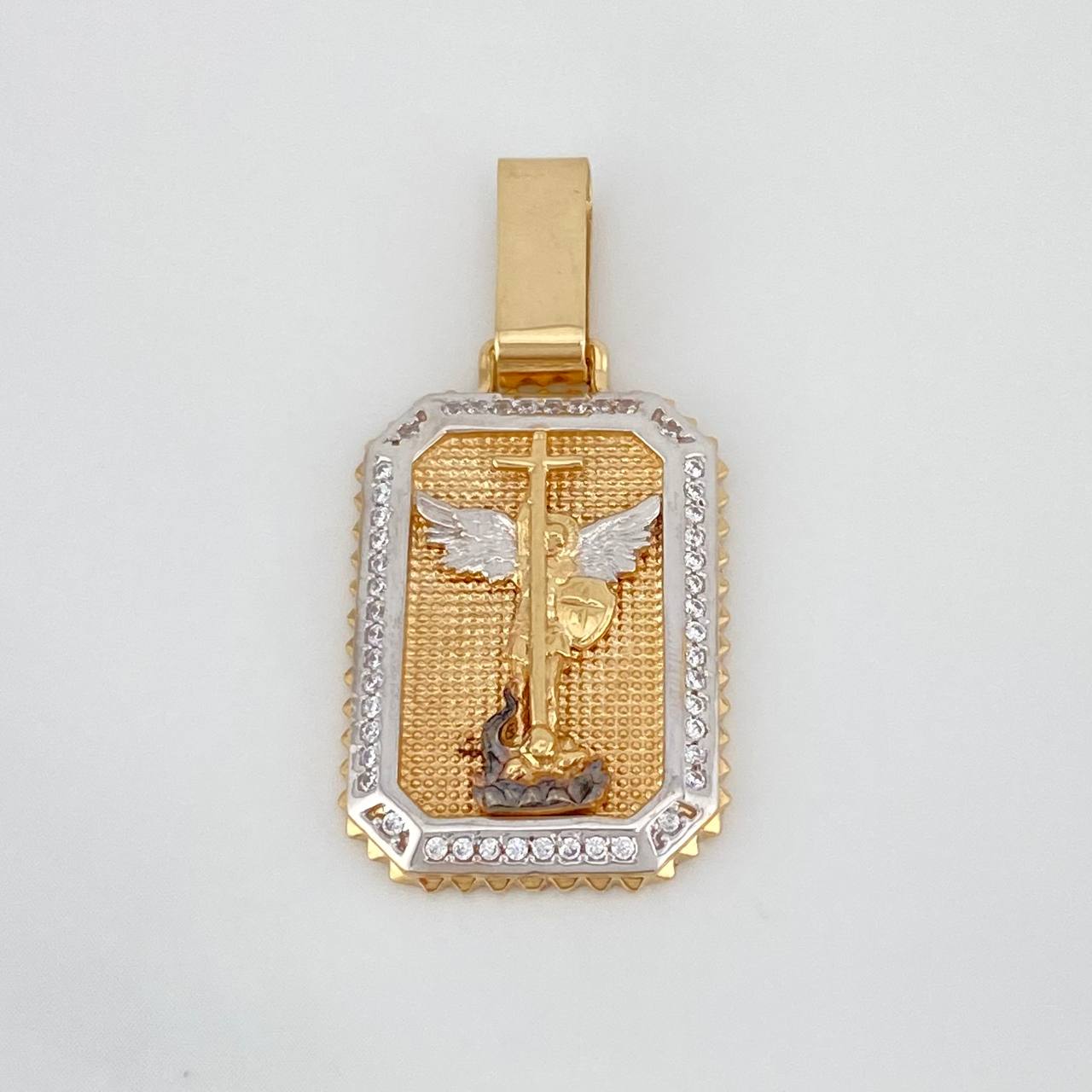 Dije San Miguel Arcangel 5.2 g / 3.8 cm Tres Oros 18K