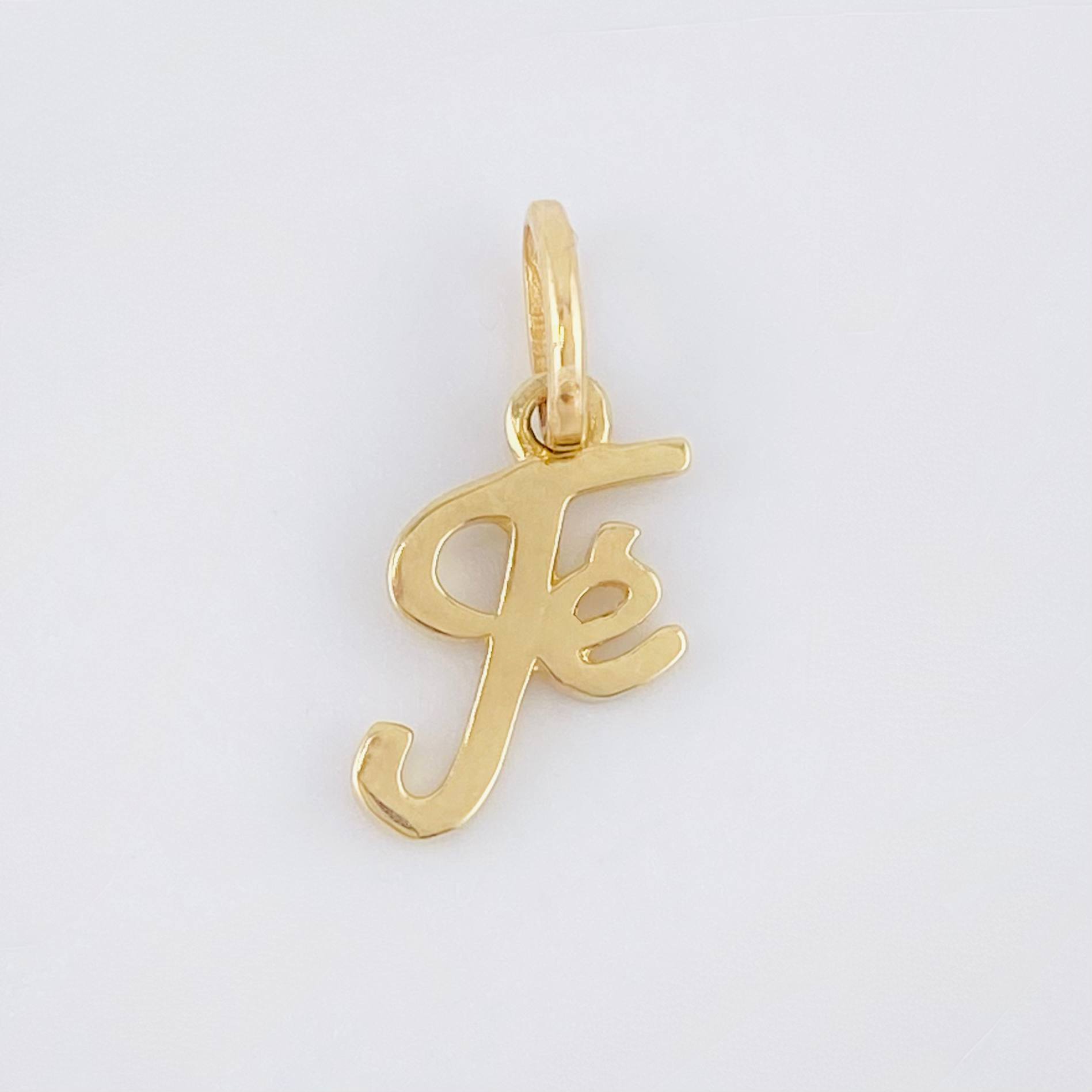 Dije Fe 0.85gr / 1.7cm / Oro Amarillo 18K *