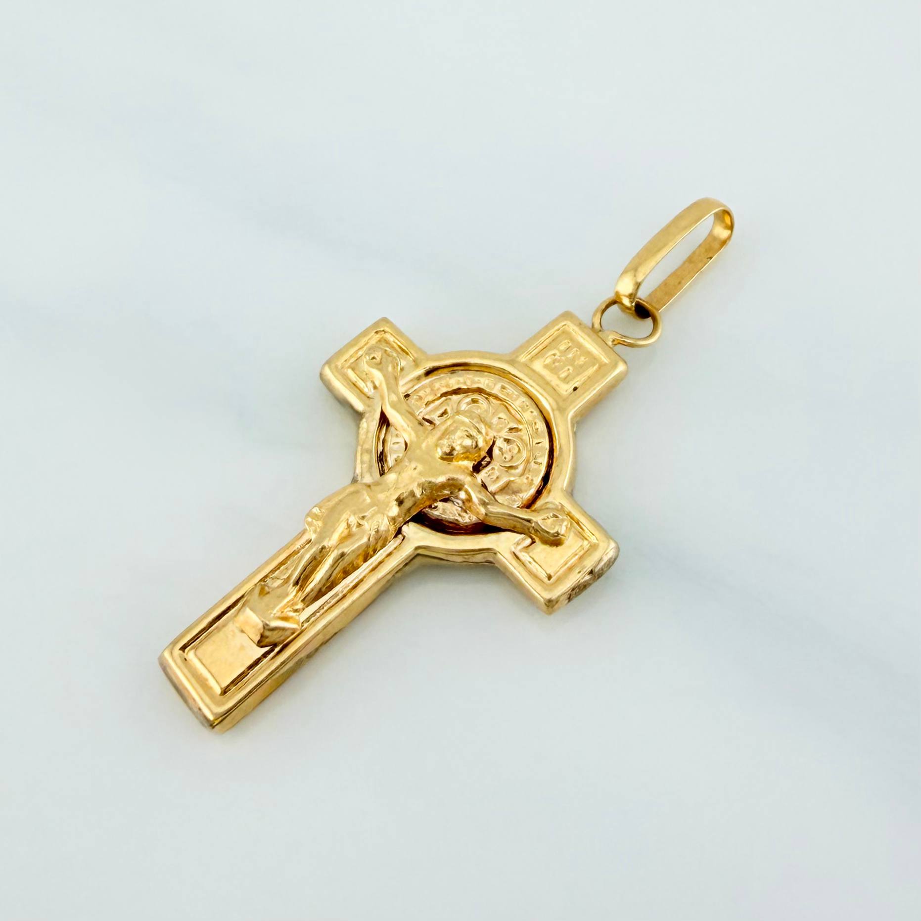 Dije Cruz Cristo San Benito 2 g / 3.8 cm Oro Amarillo 18K