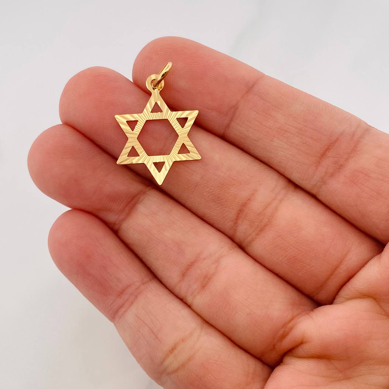 Dije Estrella de David 1.05g / 2.5cm Oro Amarillo 18K