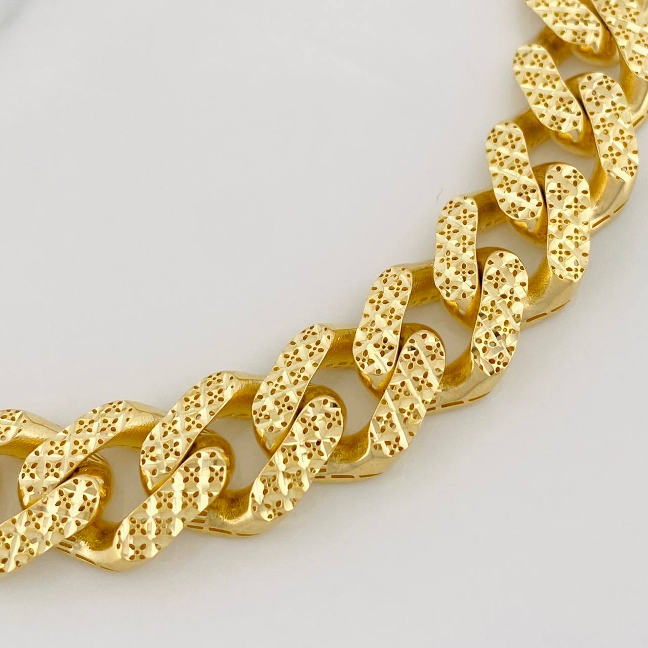 Cadena Cubano Infinito 47.15g / 60cm / 4.85mm Oro Amarillo 18K