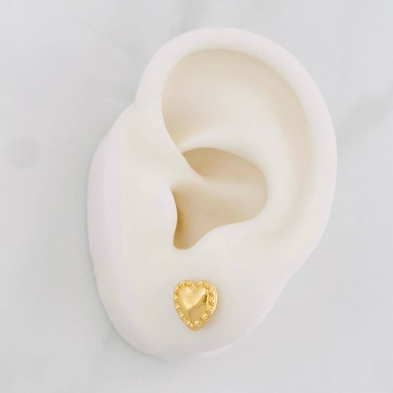 Topos Corazón Punteados 0.75g / 8.1mm Oro Amarillo 18K
