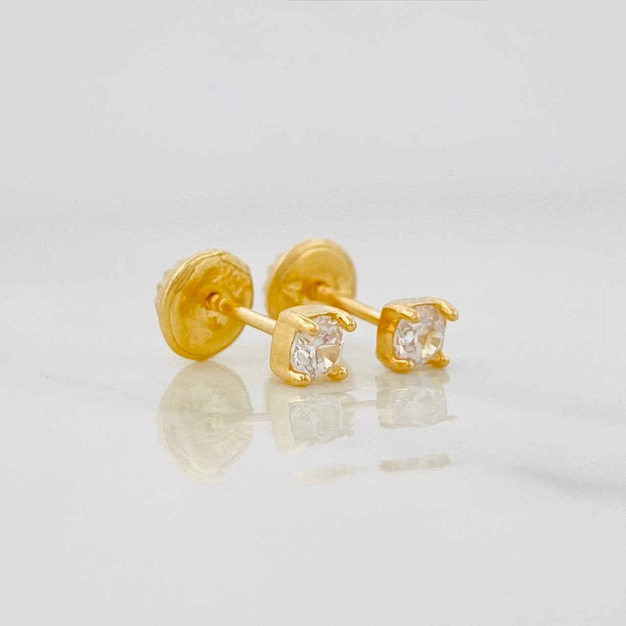 Topos Cuatro Garras 0.6g / 3.1mm Oro Amarillo 18K