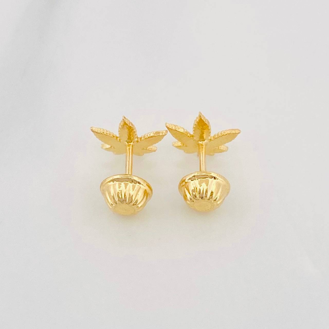 Topos Hojas Punteadas 0.8g / 7.6mm Oro Amarillo 18K