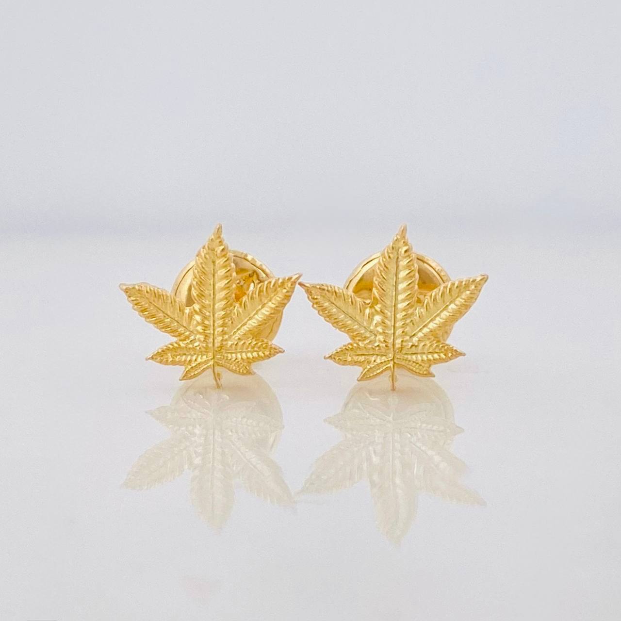 Topos Hojas Punteadas 0.8g / 7.6mm Oro Amarillo 18K