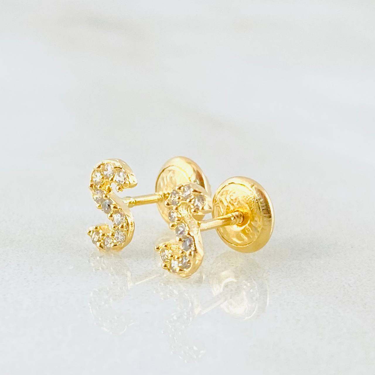 Topos Letra S 0.75gr / Oro Amarillo 18K
