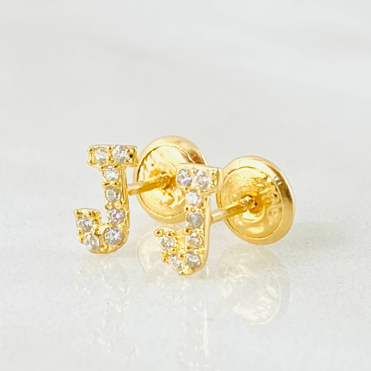 Topos Letra J 0.65gr / Oro Amarillo 18K