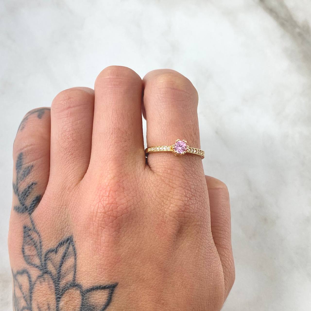 Anillo Solitario Coronado 2.05gr / T6 3/4 / Oro 18K ©