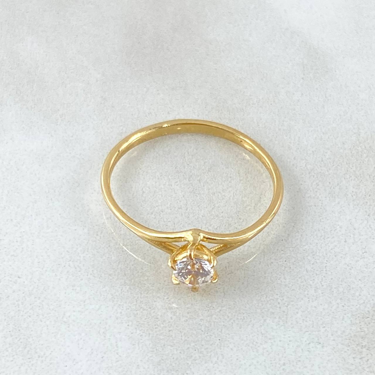 Anillo Solitaro Rombo Hueco 1.55gr / T6 1/2 / Oro 18K ©