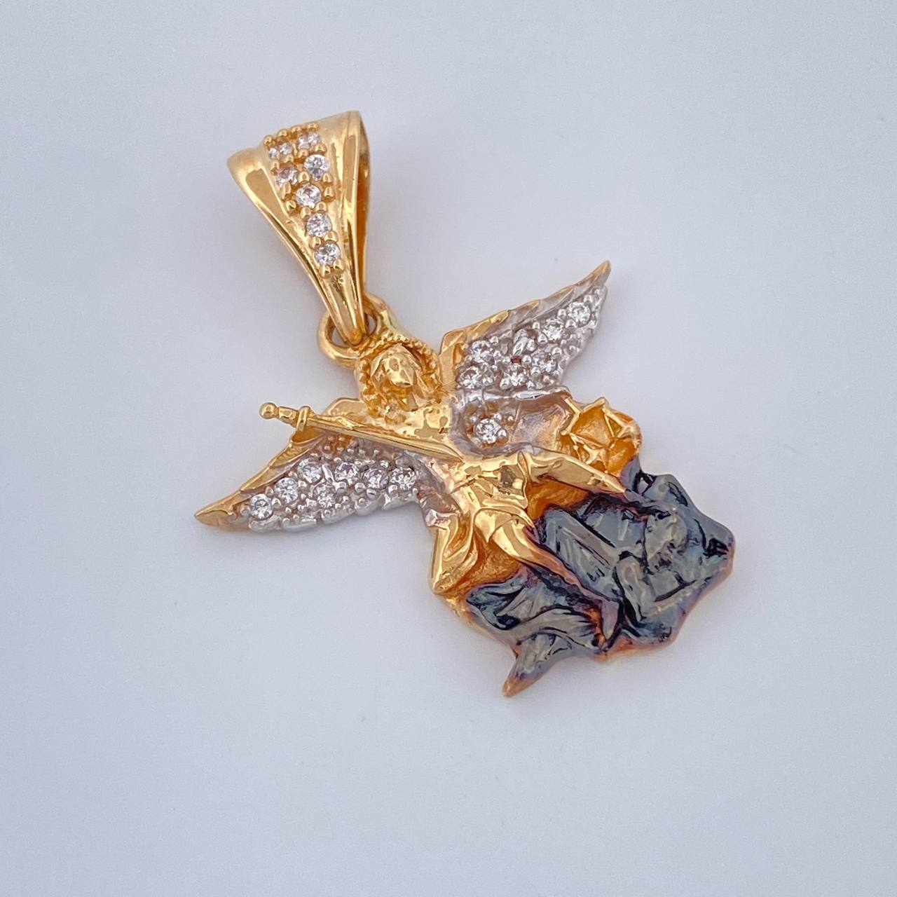 Dije San Miguel 2.95gr / 2.7cm / Tres Oros 18K $