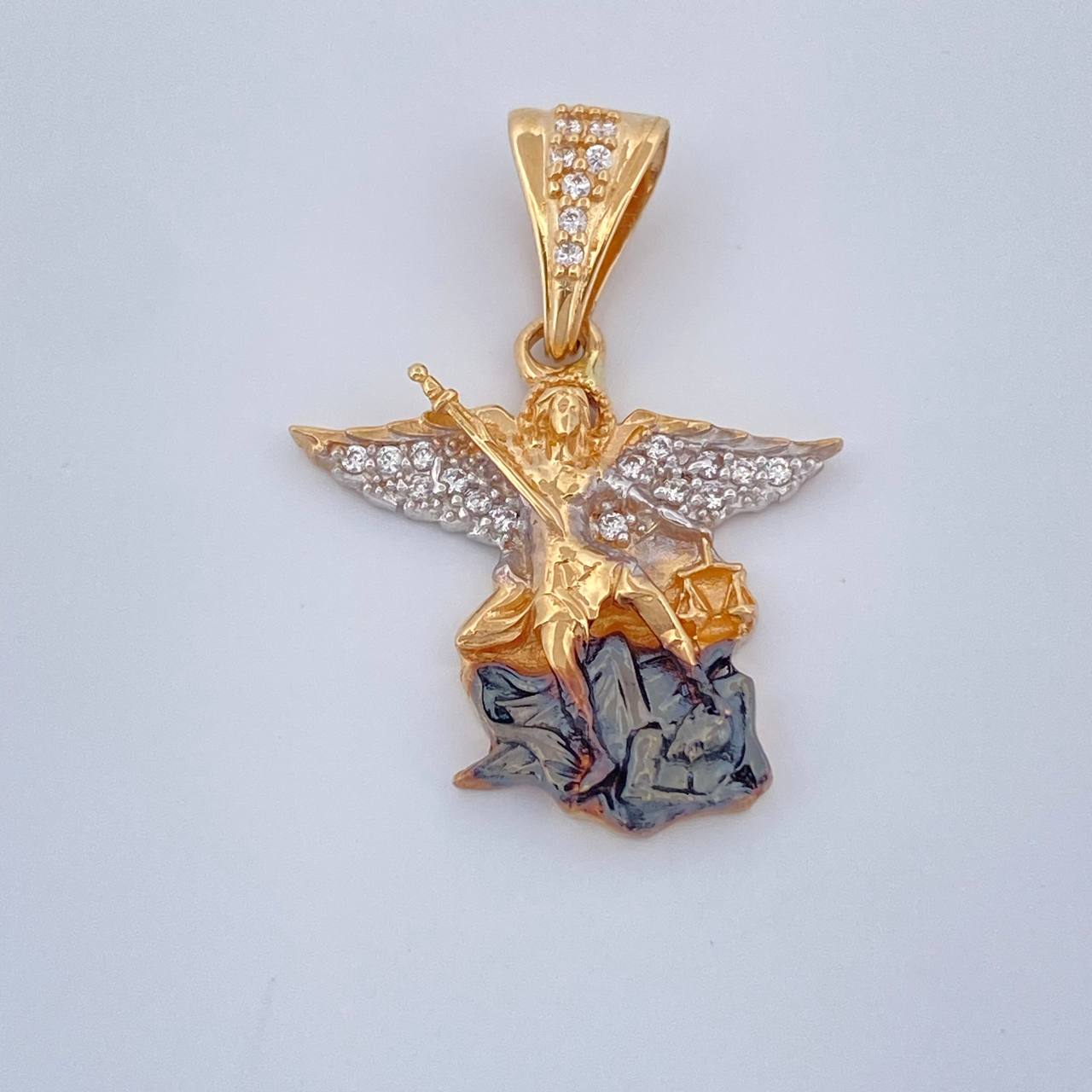 Dije San Miguel 2.95gr / 2.7cm / Tres Oros 18K $