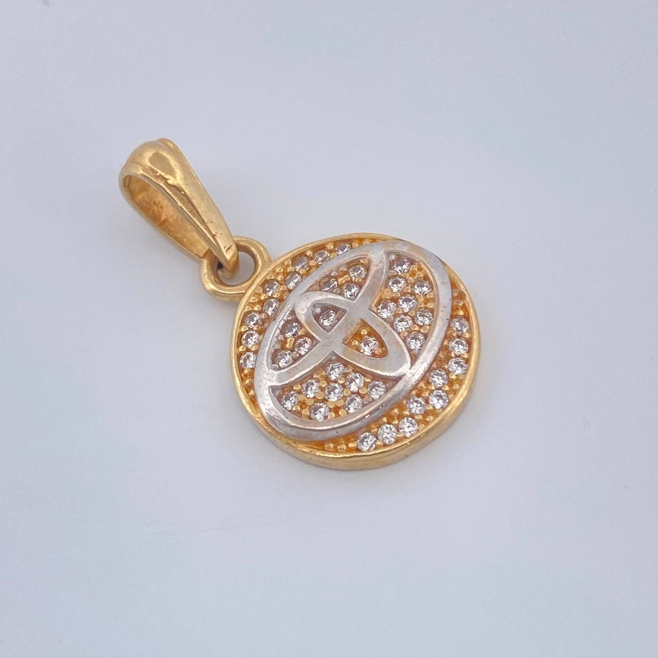 Dije Circulo Marca Automovil 2.3gr / 2.3cm / Dos Oros Amarillo Blanco 18K $