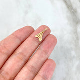 Dije Letra A Silueta 0.7gr / 1.6cm / Circones Blancos Oro Amarillo