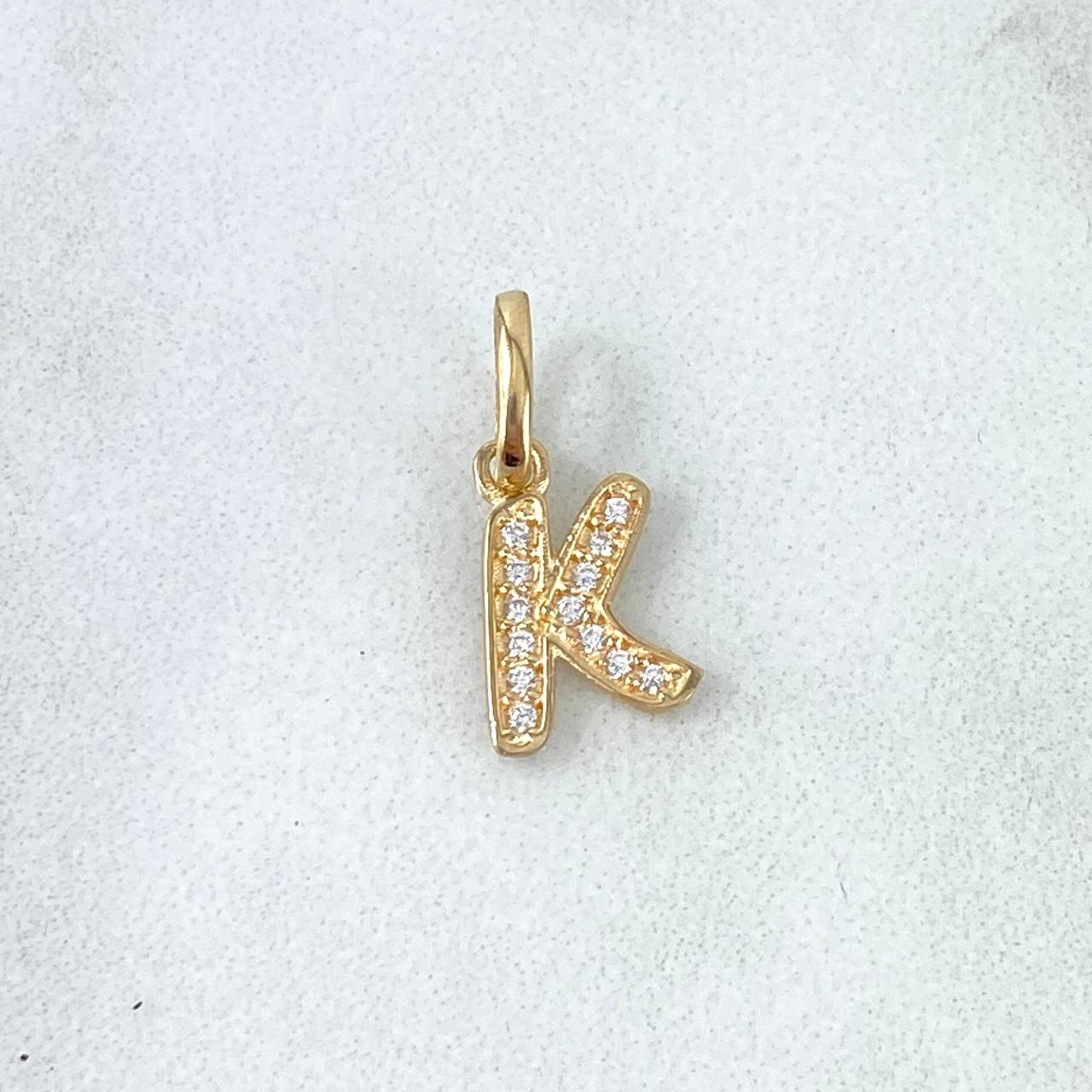 Dije Letra K Silueta 0.65gr / 2.1cm / Circones Blancos Oro Amarillo 18K ©