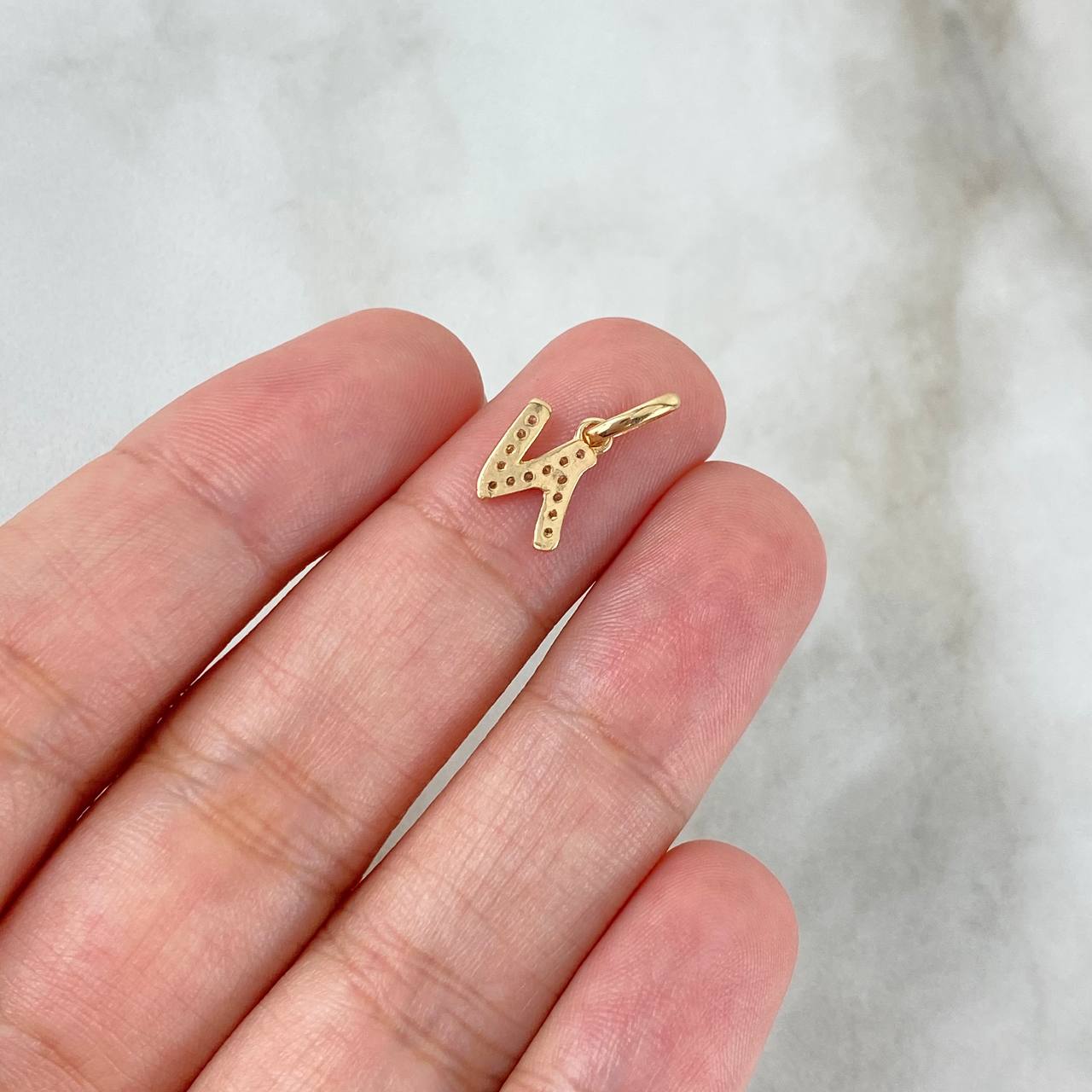 Dije Letra N Silueta 0.55gr / 1.6cm / Circones Blancos Oro Amarillo