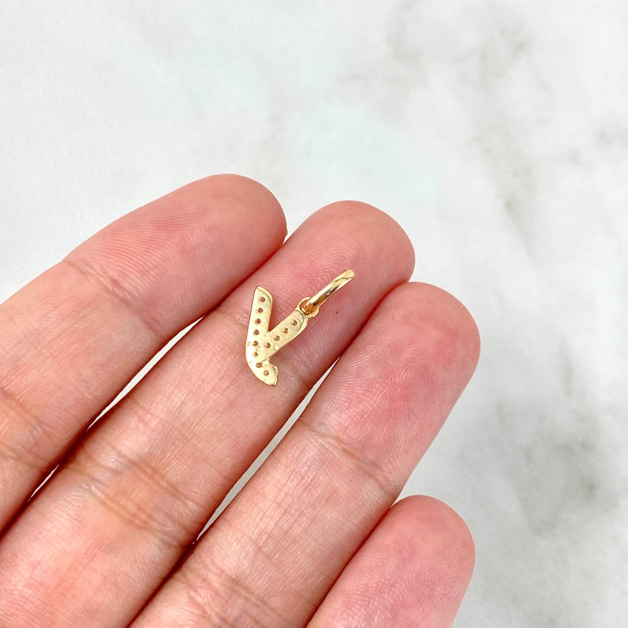 Dije Letra Y Silueta 0.6gr / 1.6cm / Circones Blancos Oro Amarillo