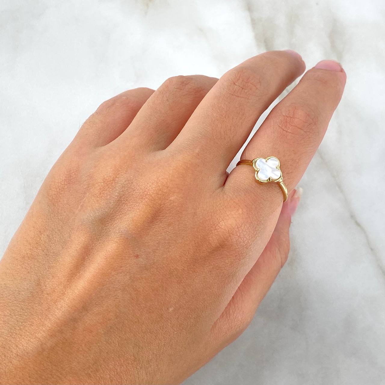Anillo Trebol VCyA 1.55gr / T6 / Nacar Blanco Liso Oro Amarillo Nac.Esp. ©