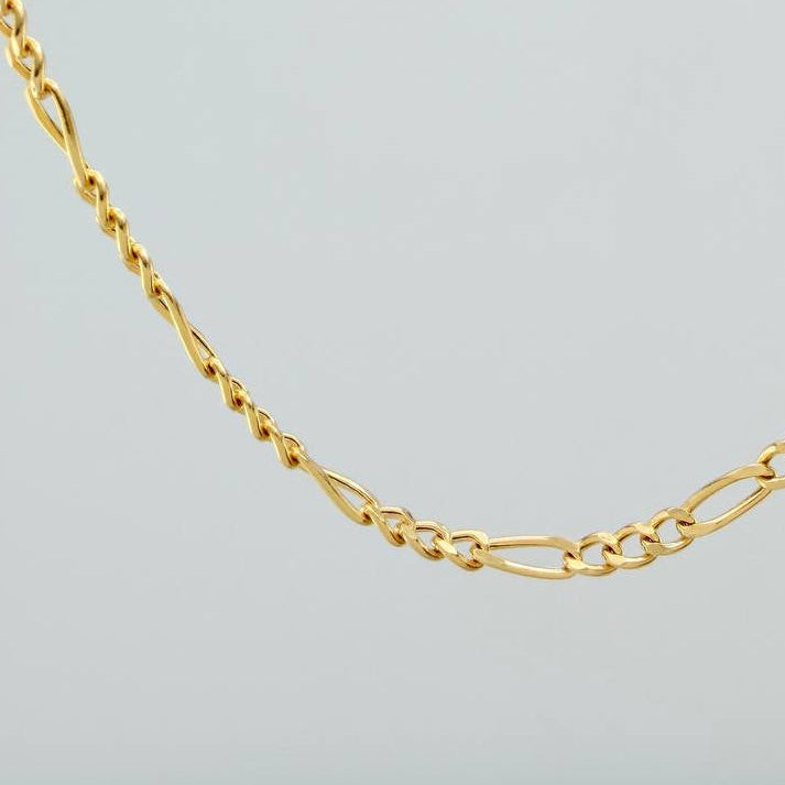 Cadena Figaro 3.1gr / 54.9cm / 2.05mm Oro Amarillo +1 18K $
