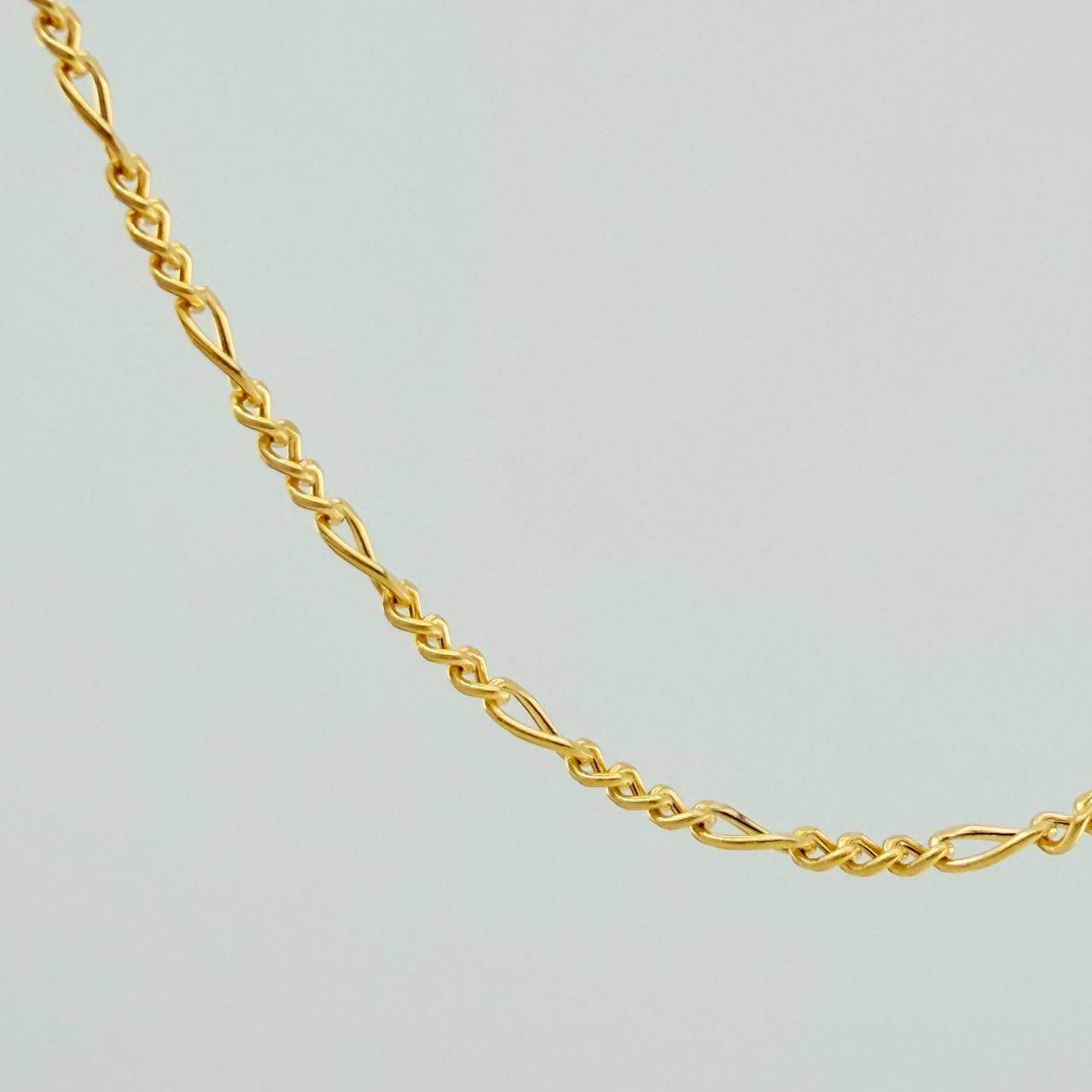 Cadena Figaro 1.8gr / 60cm / 1.55mm Oro Amarillo +1 18K $