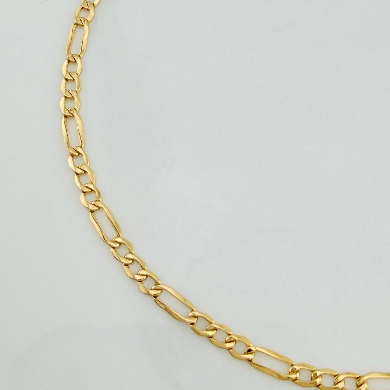 Pulso Figaro 1.2gr / 20.1cm / 2.55mm Oro Amarillo +1 18K $
