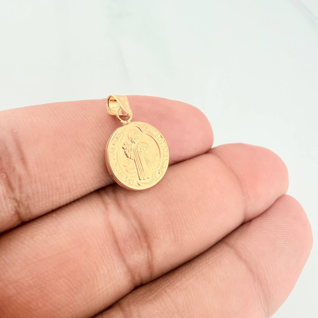 Dije San Benito 0.85gr / 2cm / Oro Amarillo 18K %