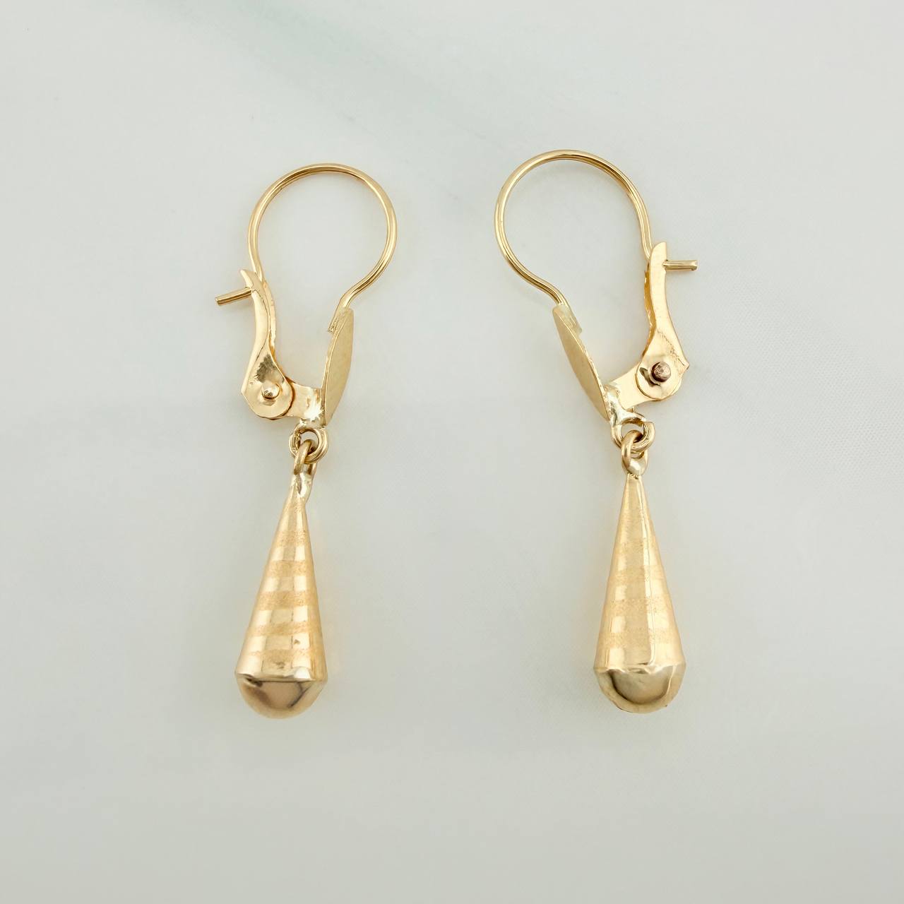 Candongas Lagrima 0.7gr / 2.5cm / Oro Amarillo 18K %