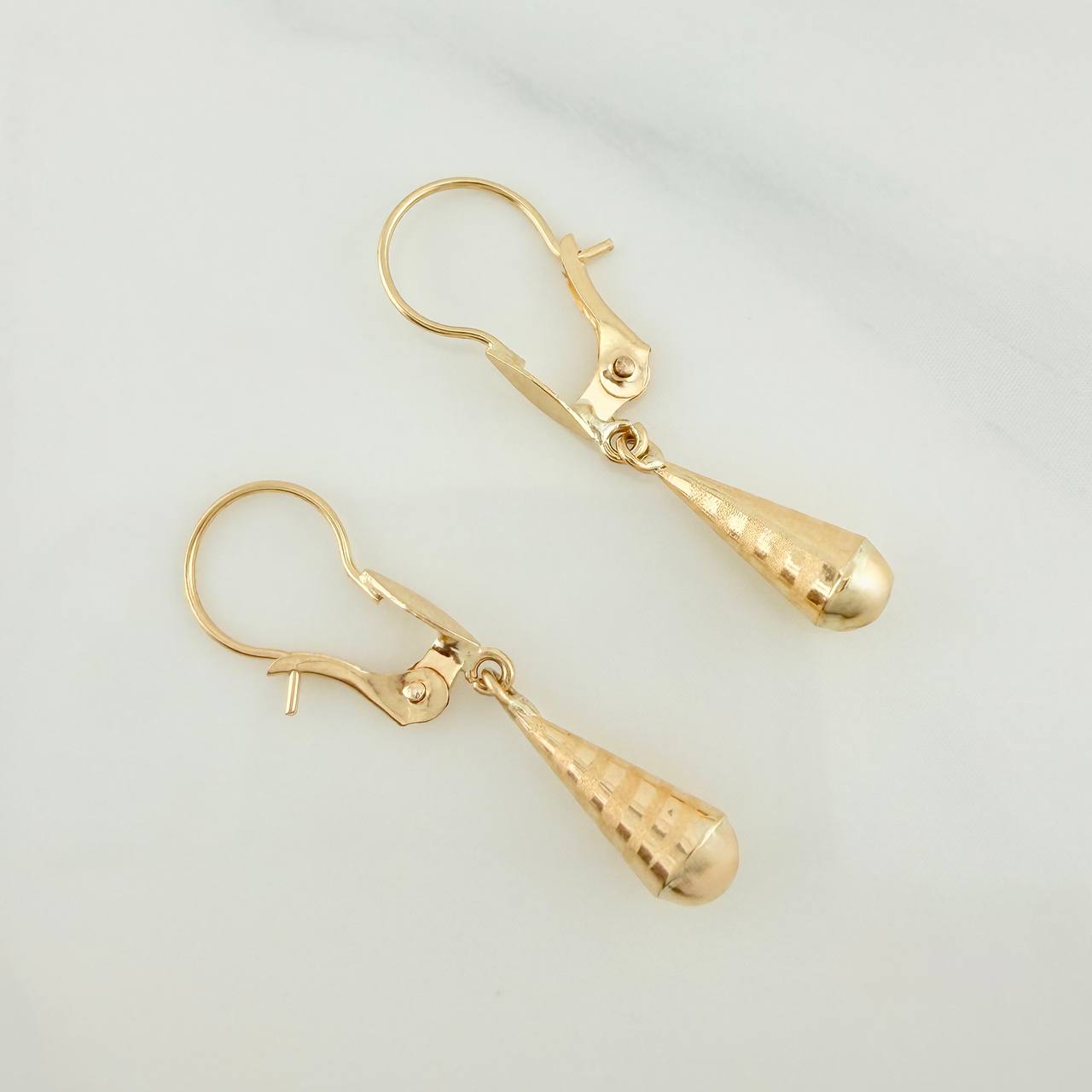 Candongas Lagrima 0.7gr / 2.5cm / Oro Amarillo 18K %