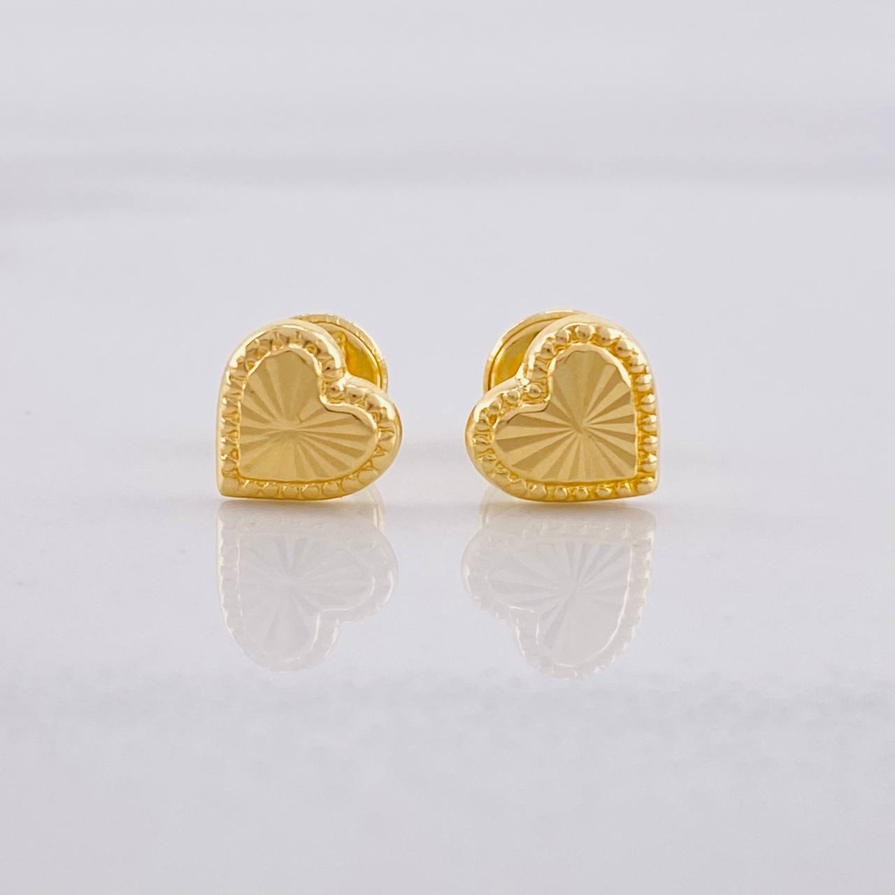 Topos Corazón Diamantado 0.6g / 6.8mm Oro Amarillo 18K