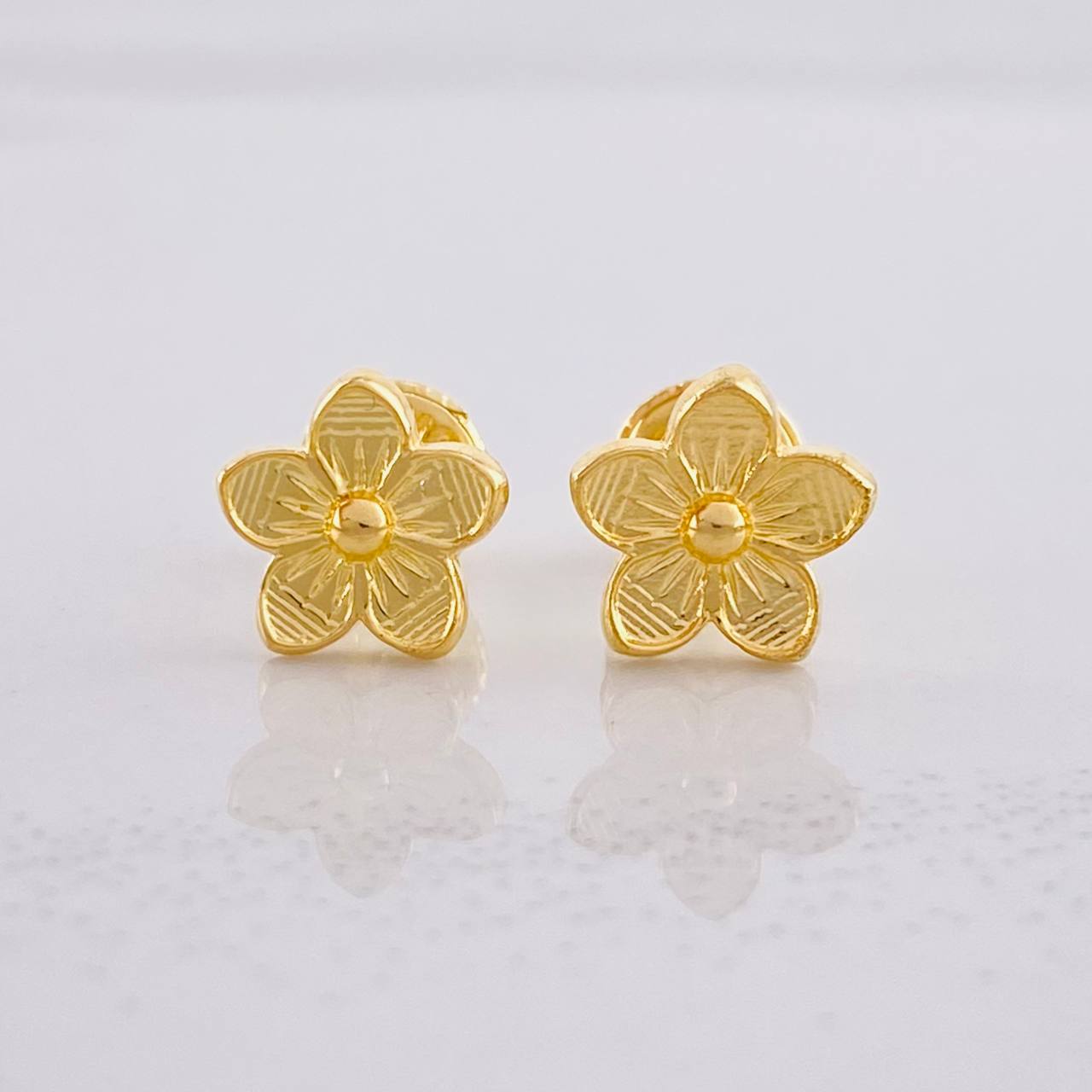 Topos Flor 1.2g / 7.6mm Oro Amarillo 18K