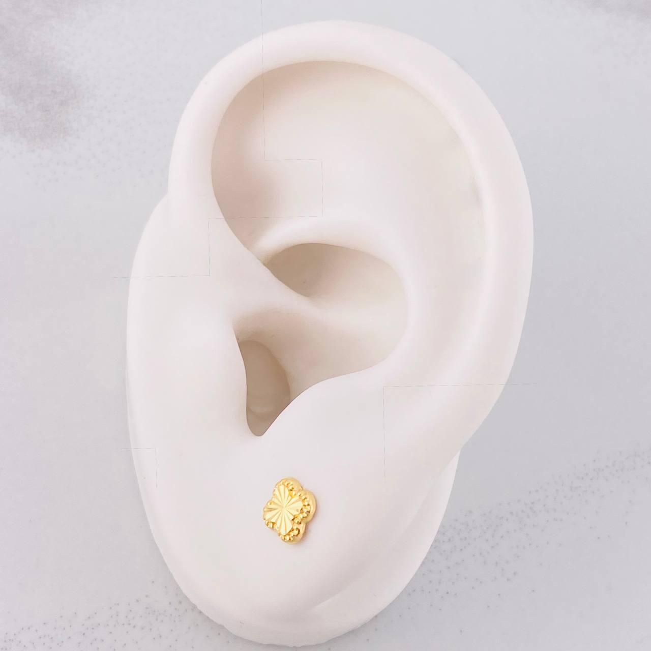 Topos Trébol Diamantado 0.45g / 5.2mm Oro Amarillo 18K