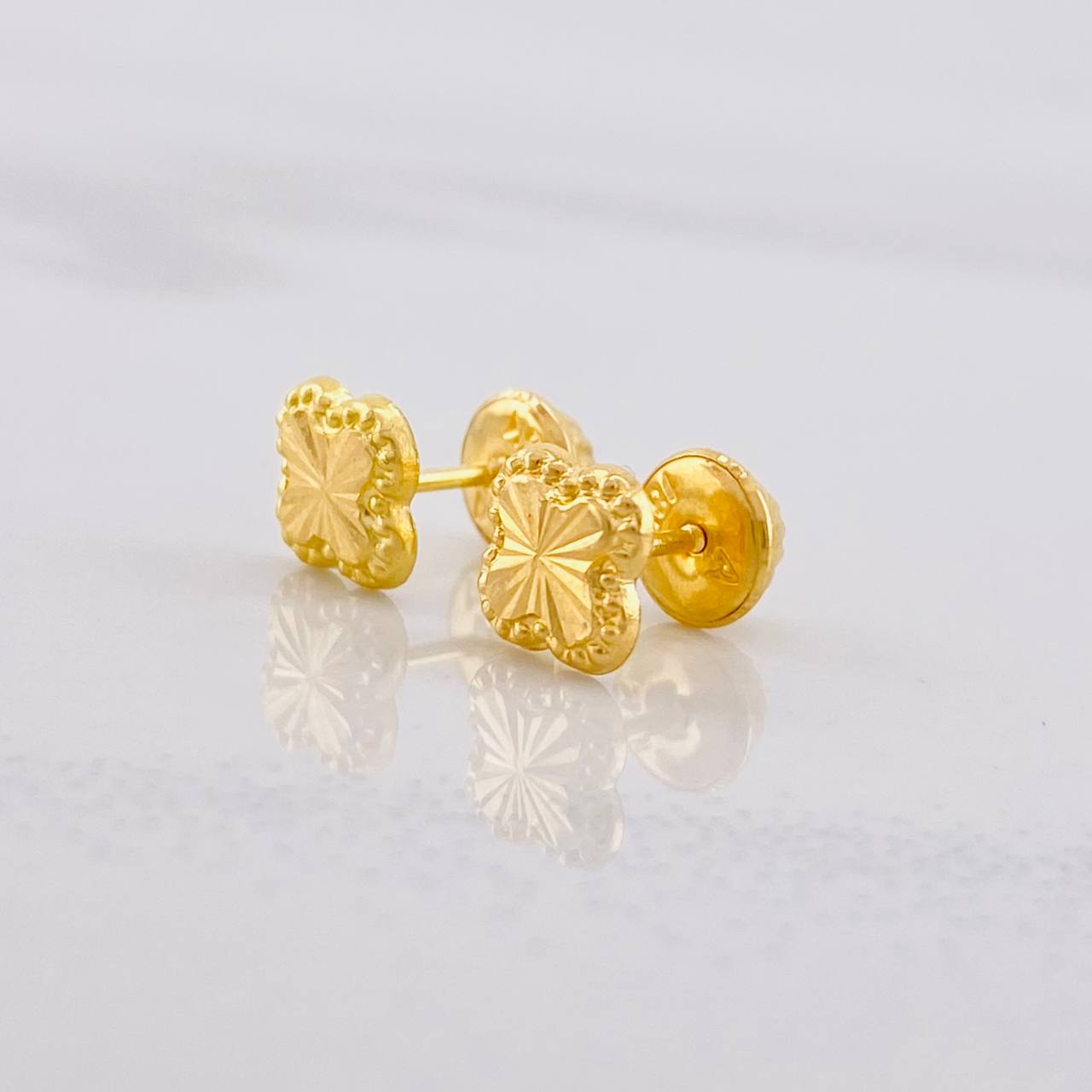 Topos Trébol Diamantado 0.5g / 6.1mm Oro Amarillo 18K