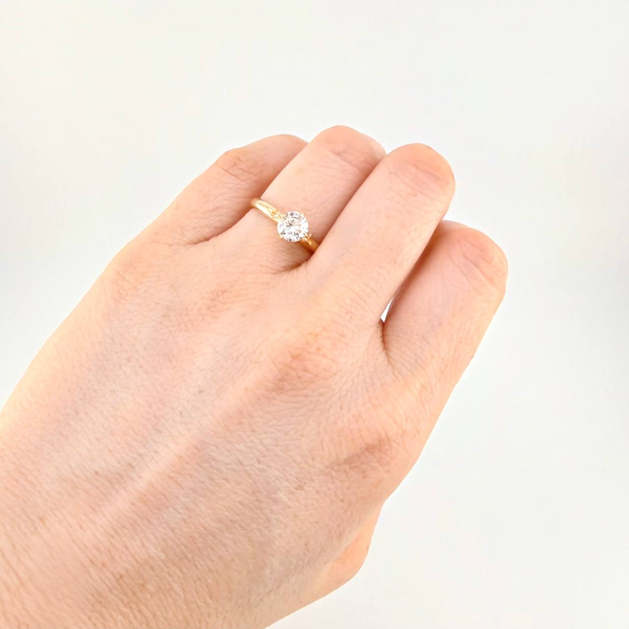 Anillo Solitario Cuatro Garras 1.3g / T7 1/4 Oro Amarillo 18K