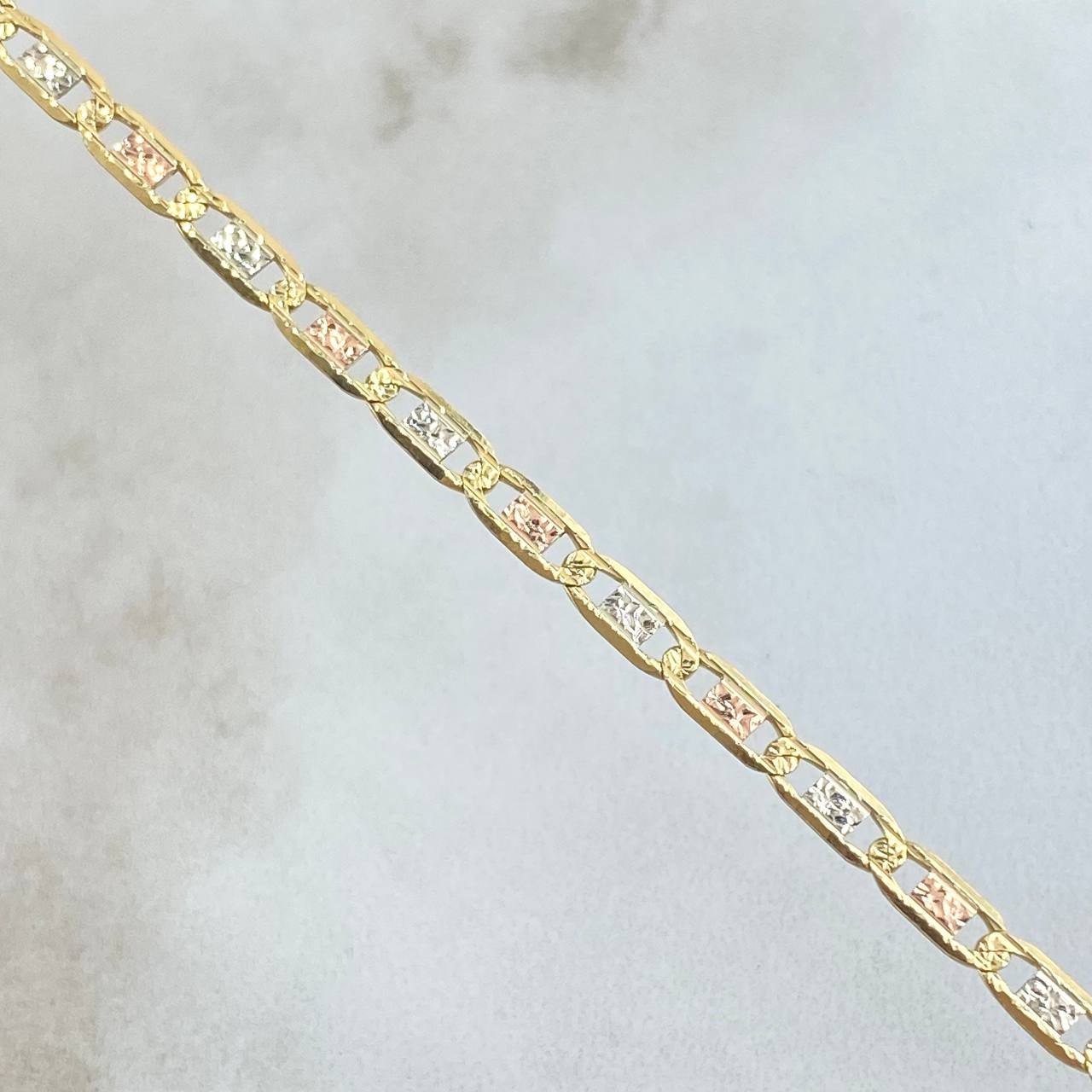 Cadena Plana 11.2gr / 60cm / 3.3mm Diamantada Tres Oros +3 18K ©