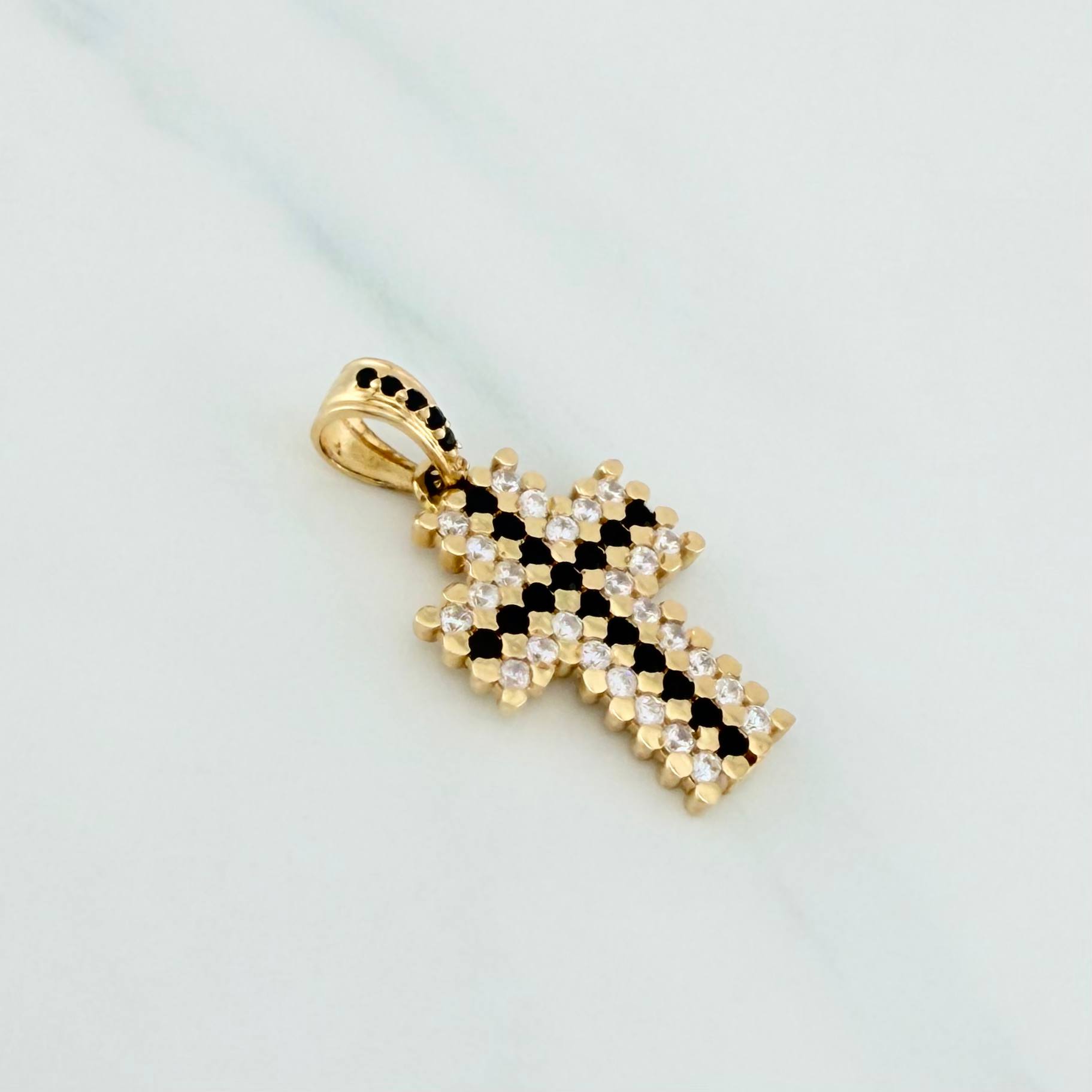Dije Cruz Puntos 2.4 g / 2.5 cm Oro Amarillo 18K