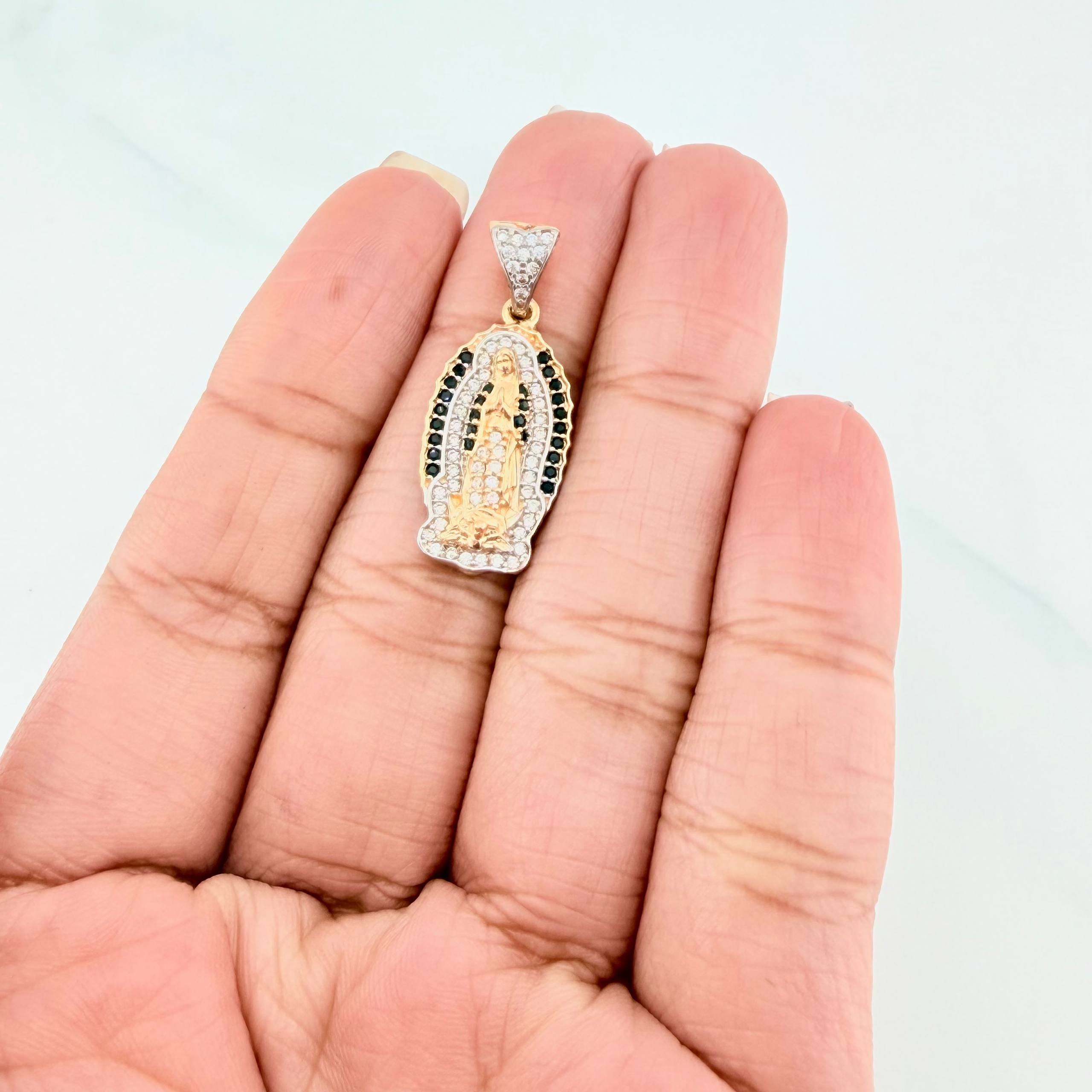 Dije Virgen Guadalupe 3.1 g / 2.8 cm Dos Oros Amarillo Blanco 18K