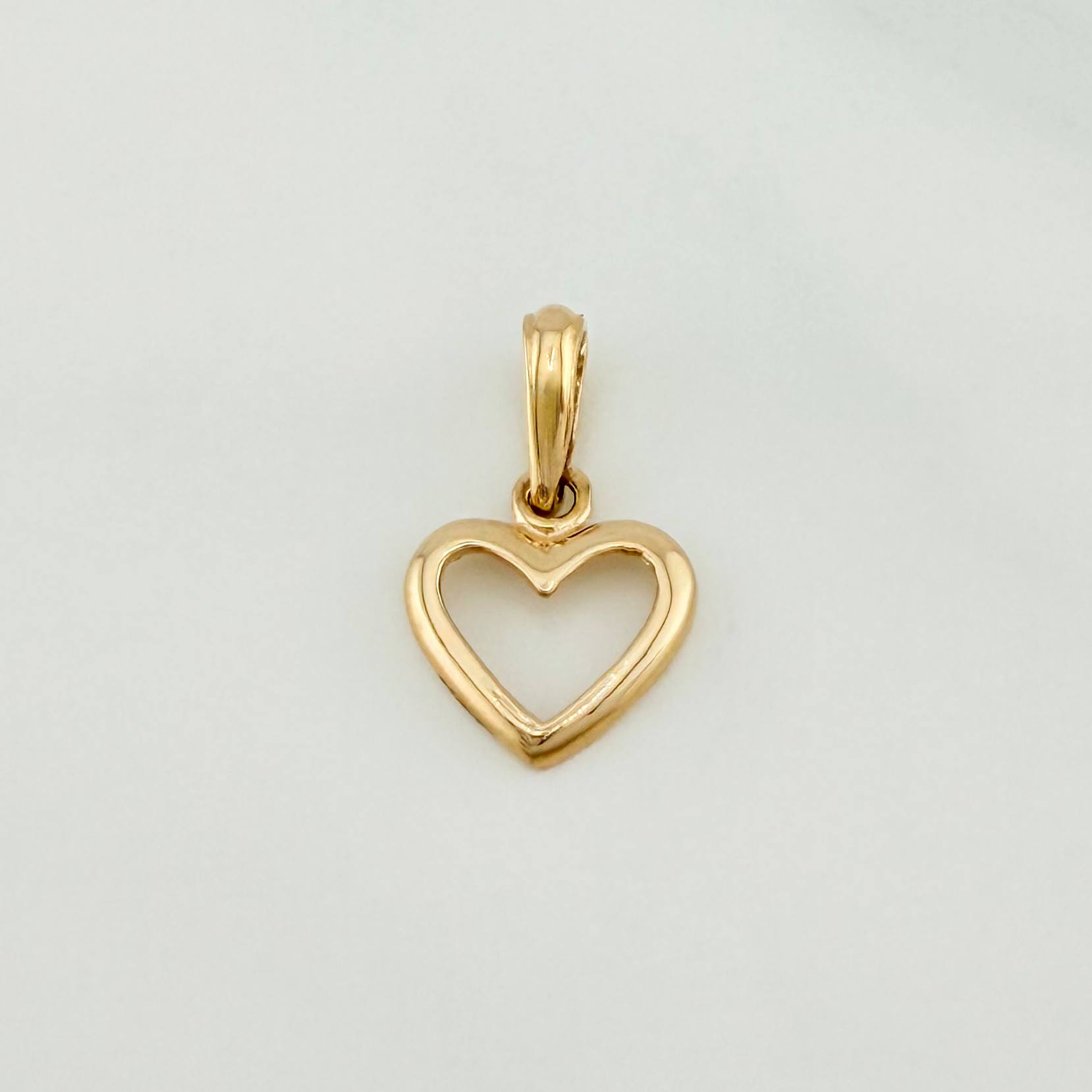 Dije Silueta Corazon 0.6 g / 1.7 cm Oro Amarillo 18K