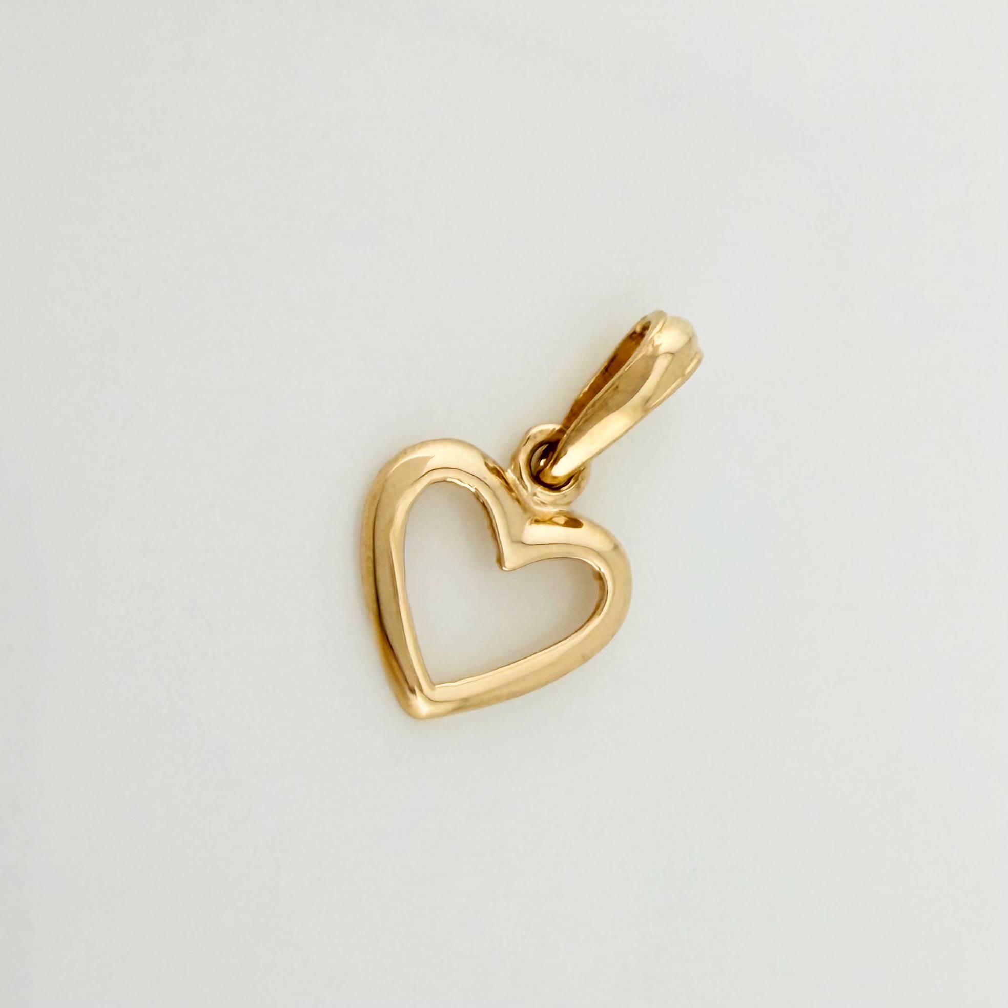 Dije Silueta Corazon 0.6 g / 1.7 cm Oro Amarillo 18K