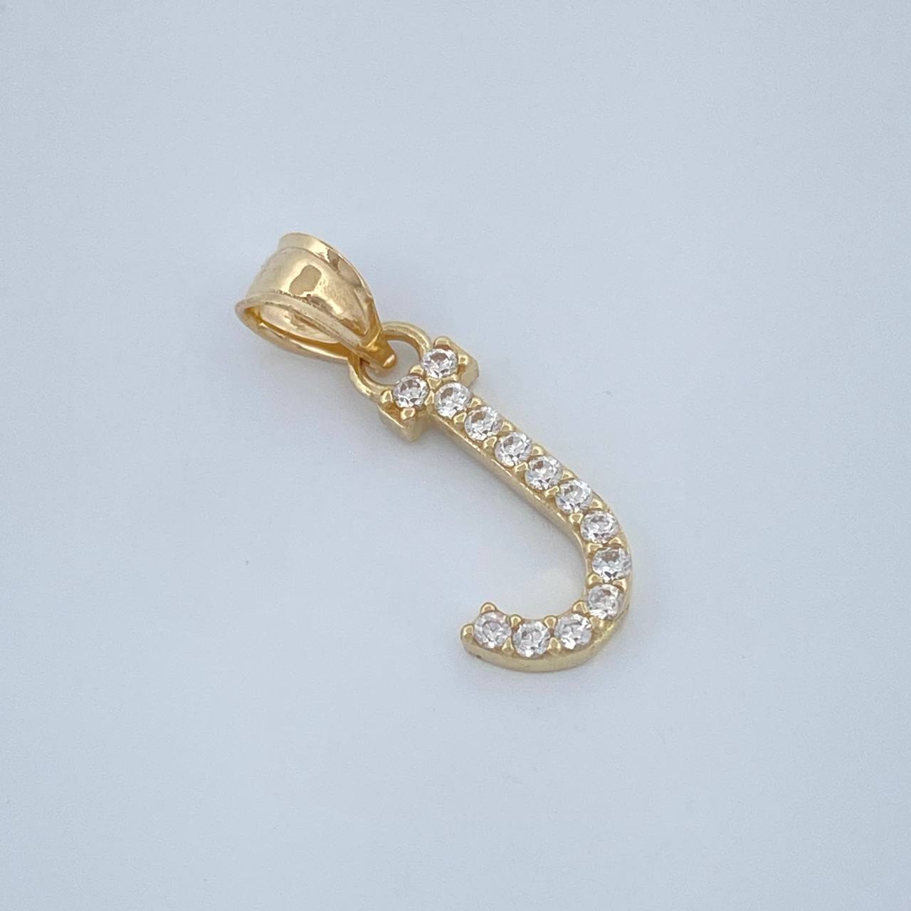 Dije J 0.6gr / 2cm / Oro Amarillo 18K $