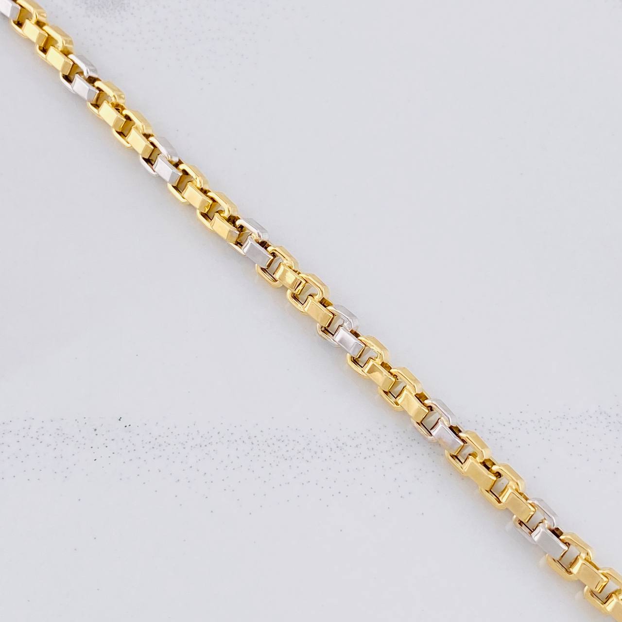 Pulso Veneciano Cuadrado 6.25g / 21.4cm / 4.3mm Dos Oros Amarillo Blanco 18K