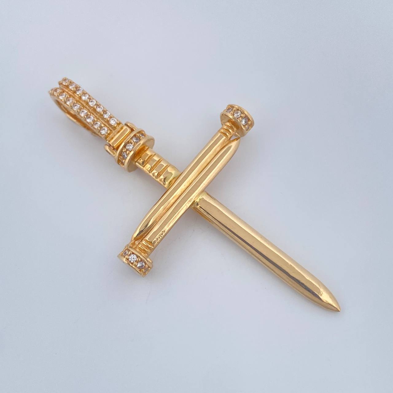 Dije Cruz Clavos 4.05gr / 4.8cm / Oro Amarillo 18K $